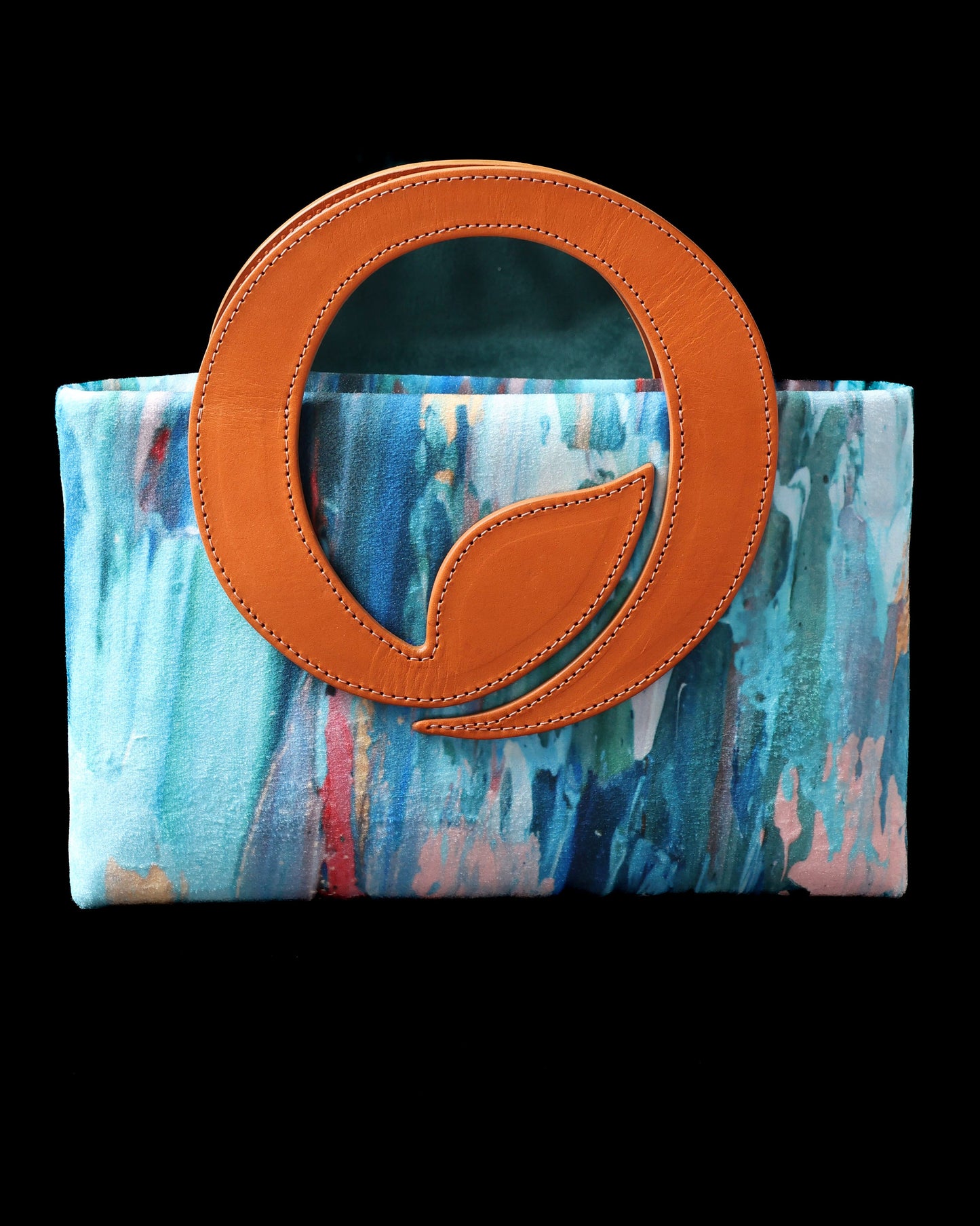 Clutch bag with circular caramel leaf leather handle